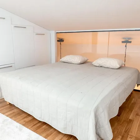 2ndhomes Unique & Spacious 2-storey With Sauna Apartment *